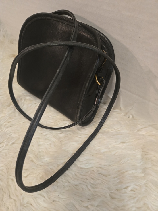 Coach Handbags - Classic Black Leather Crossbody Bag - Sleek Everyday Style